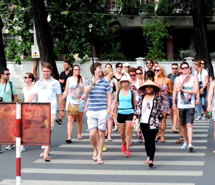 “Đầu tàu” du lịch thành phố Hồ Chí Minh: Chưa thể bằng lòng - Anh 1