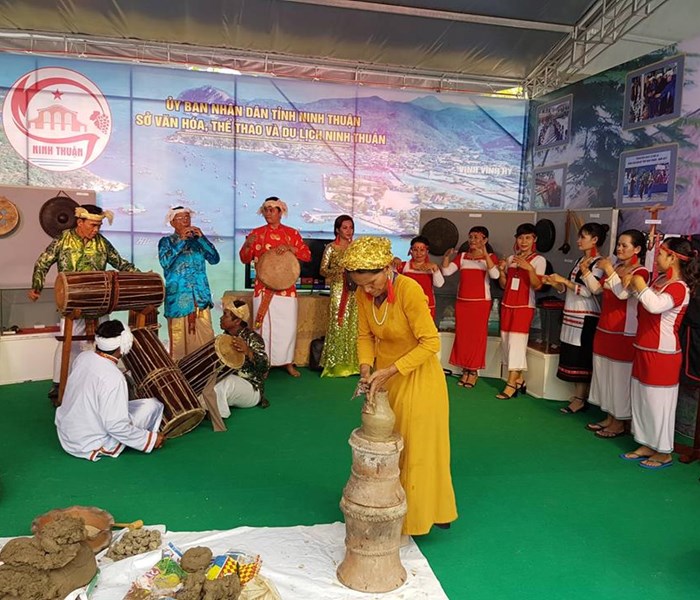Khai mạc Ngày hội Văn hóa các dân tộc miền Trung 2018: Sắc màu văn hóa miền Trung - Anh 12