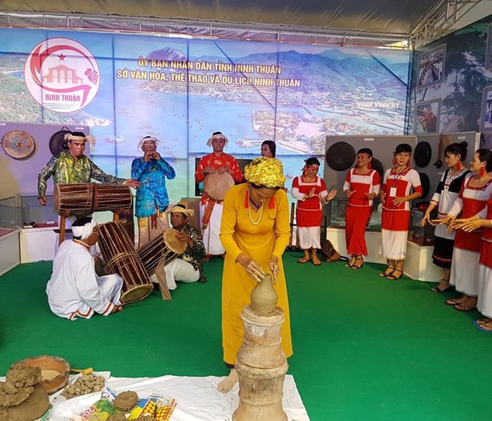 Gợi mở giải pháp bảo tồn văn hóa dân tộc - Anh 3