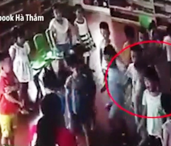 Về clip một bé trai bị đánh trong giờ học: Đình chỉ 3 giáo viên - Anh 1