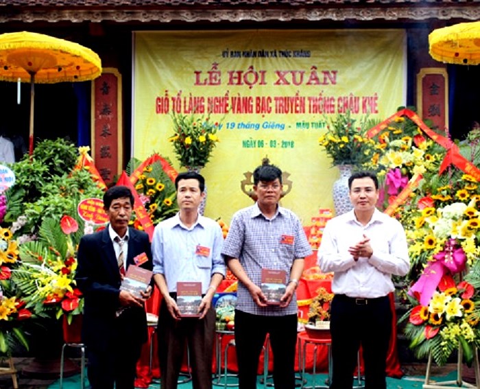 Từ làng đến phố chế tác vàng bạc ở Châu Khê - Anh 3