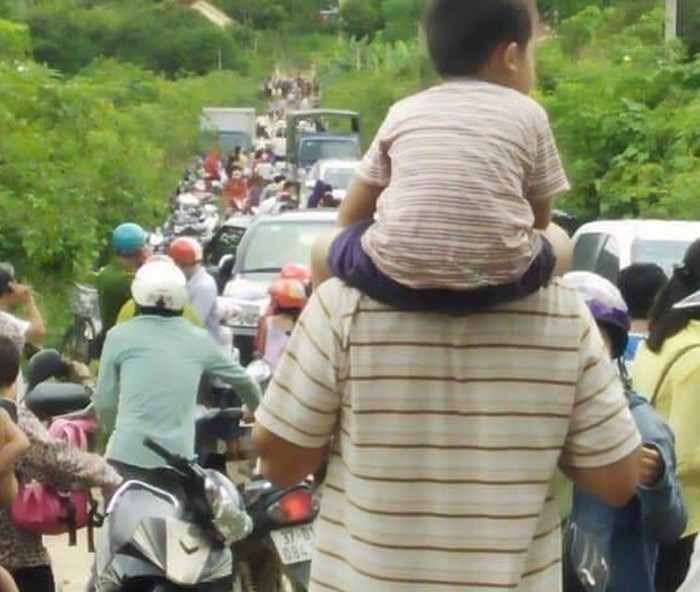 Nghệ An: Xác định được các đối tượng tung tin vỡ đập thủy điện khiến người dân lên núi lánh nạn - Anh 1