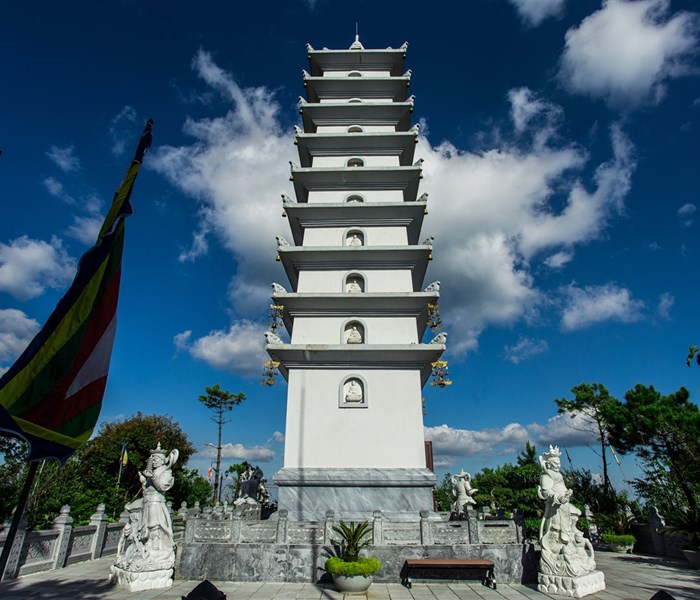 Kien truc chua Viet duoc tai hien nhu the nao trong cac Sun World? - Anh 6