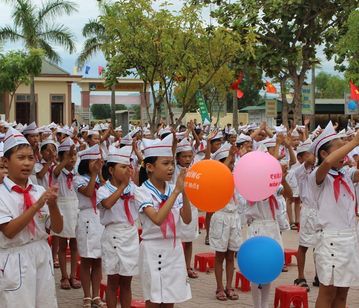 Hơn 780.000 học sinh Nghệ An náo nức bước vào năm học mới - Anh 1