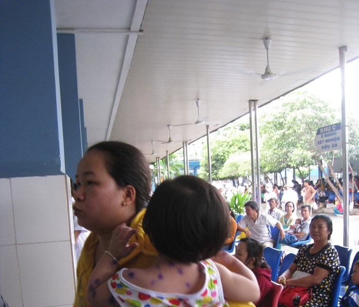 TP.HCM: Nguy cơ cao bùng phát dịch bệnh sởi - Anh 1