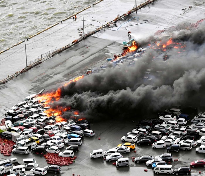 Nhật Bản: Sau siêu bão lại hứng chịu động đất - Anh 1