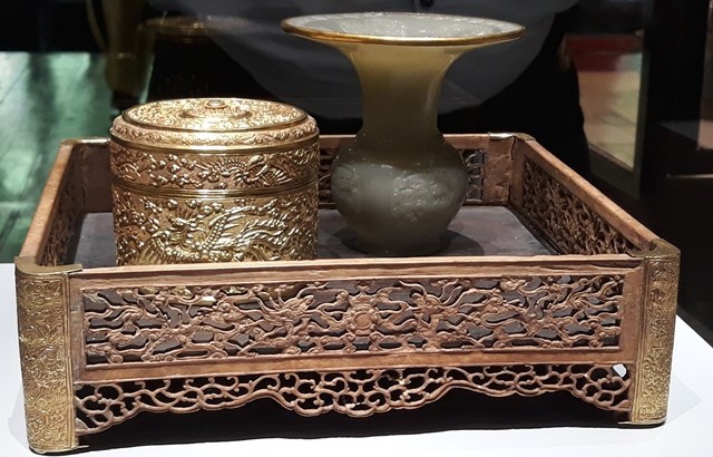 Mê mẩn với hình ảnh rồng- phượng trên những bảo vật triều Nguyễn - Anh 10