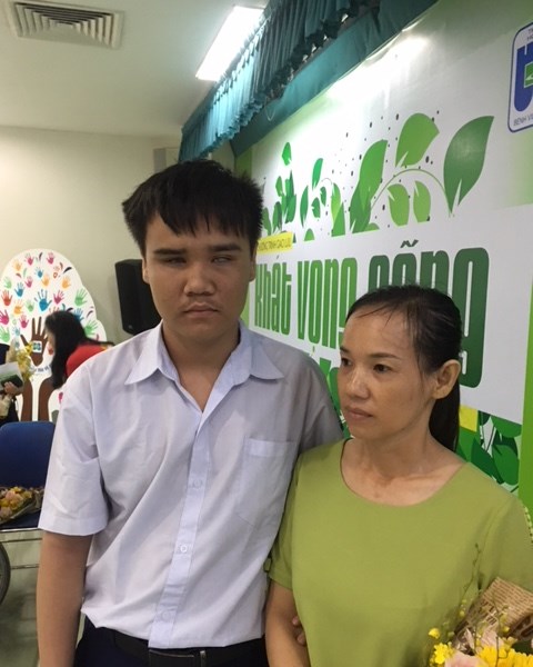 “Con sẽ viết tiếp giấc mơ còn dang dở của mẹ” - Anh 1