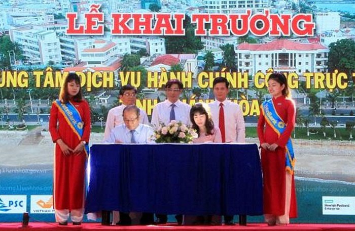 PC Khánh Hòa: Đẩy mạnh dịch vụ điện trực tuyến trên cổng thông tin điện tử - Anh 1