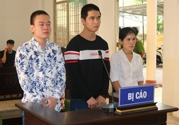 An Giang: Gần 50 năm tù cho băng nhóm mua bán trái phép chất ma túy - Anh 1