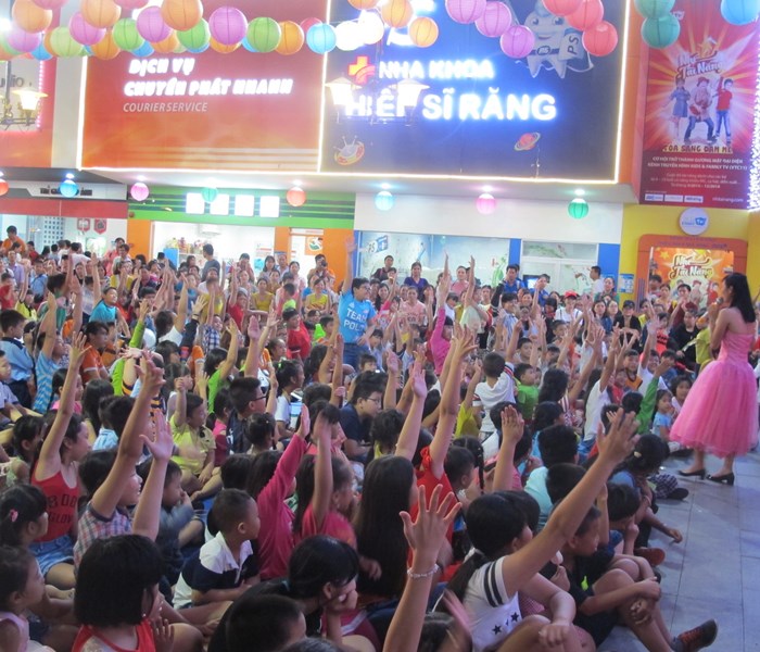 TP.HCM: Trung thu cho con em công nhân - Anh 2
