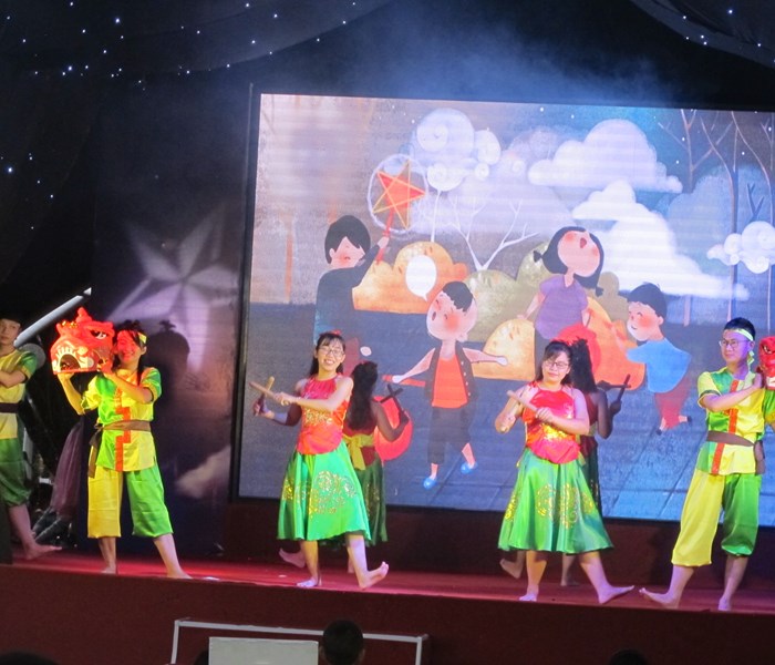 TP.HCM: Trung thu cho con em công nhân - Anh 4