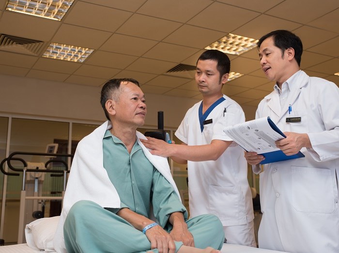 Hồi phục nhanh sau 3 ngày mổ robot chữa ung thư đại trực tràng - Anh 2