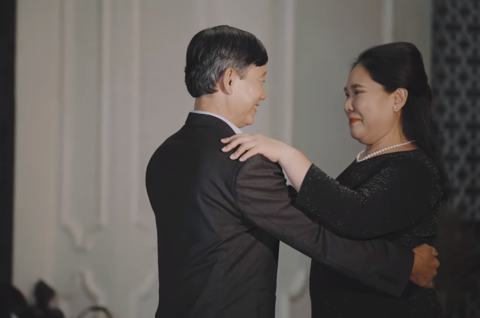 Ông chú “soái ca” gây sốt với chuyến du lịch trong mơ dành cho vợ - Anh 12