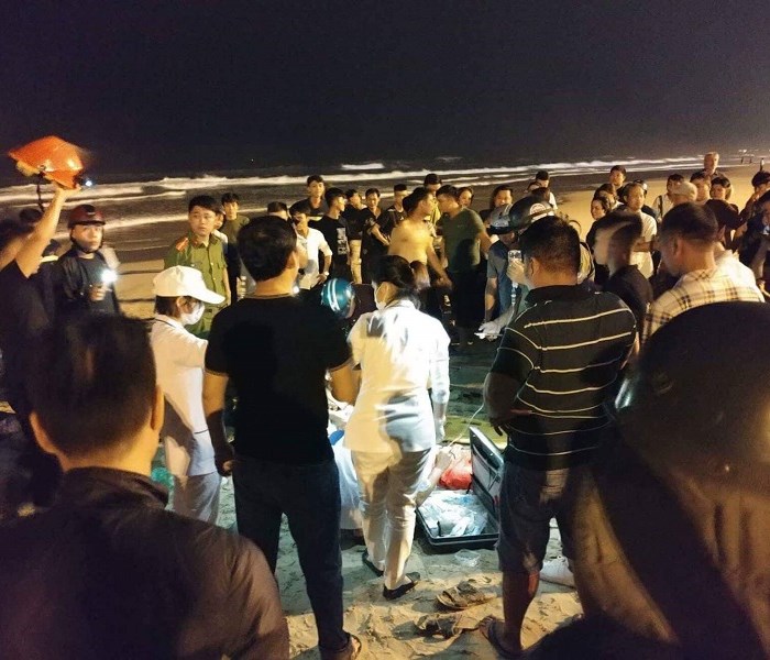 Tắm biển đêm, một du khách Trung Quốc chết đuối - Anh 1