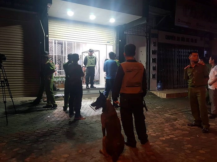 Nghệ An: Bắt giữ đối tượng ôm lựu đạn cố thủ trong nhà - Anh 4