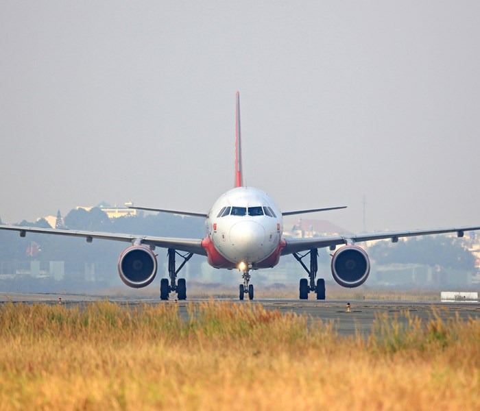 Hàng cứu trợ của Vietjet Air đến với nạn nhân động đất, sóng thần Indonesia - Anh 8