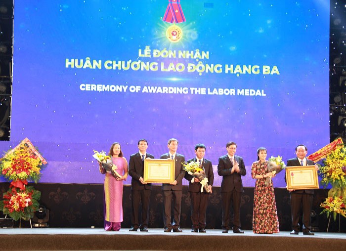 Khatoco đón nhận huân chương lao động hạng Ba - Anh 1