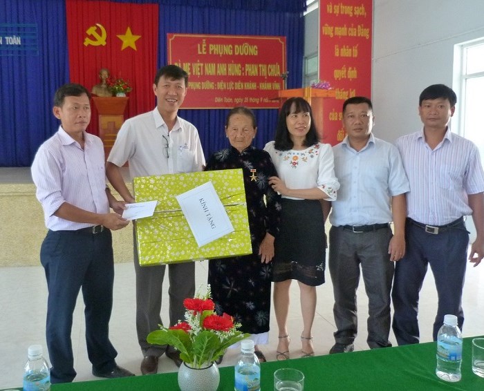 PC Khánh Hòa: Nhận phụng dưỡng suốt đời Mẹ Việt Nam Anh hùng - Anh 1