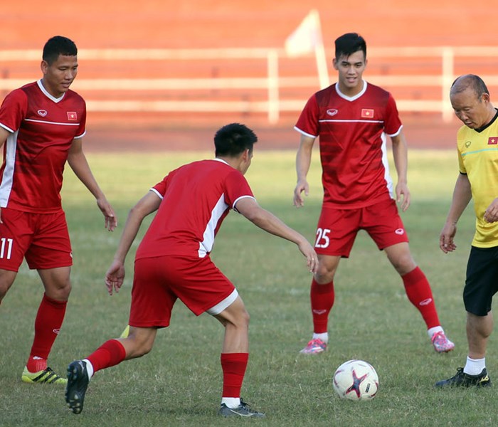Ngay mai, 8.11 Viet Nam xung tran AFF CUP 2018: Hay tin vao ong Park - Anh 2