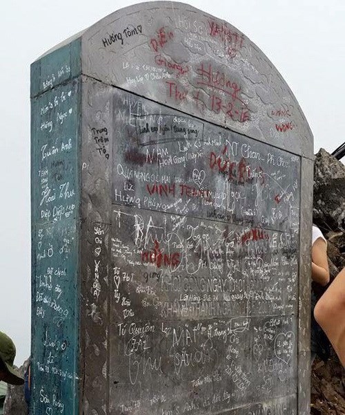 Xử lý nạn viết, vẽ, khắc nham nhở lên di tích: Người ta xử nặng, còn mình nhẹ tênh! - Anh 3