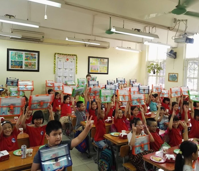 Bảo vệ trẻ em khỏi phân biệt đối xử - Anh 1