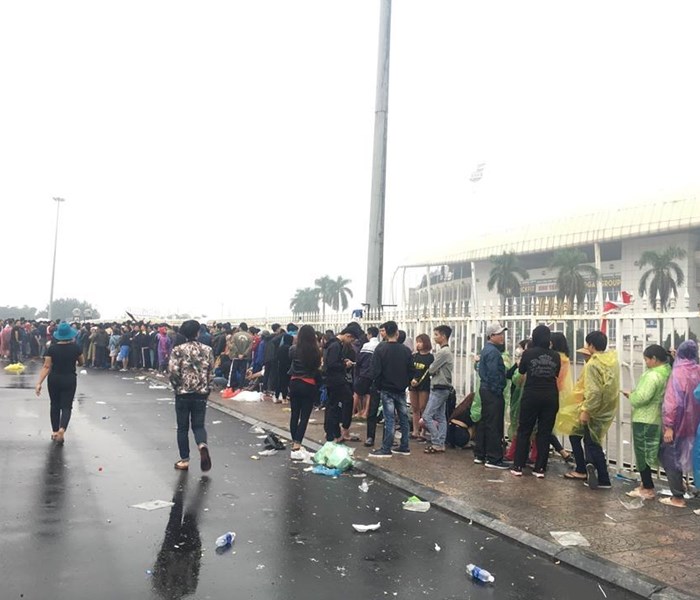 AFF Cup 2018: Khốn khổ vì vé trận Việt Nam - Malaysia - Anh 3