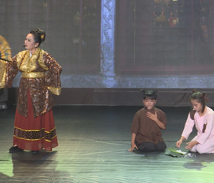 Chạy xe ôm, chặt mía thuê… say mê cải lương - Anh 2