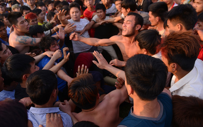 Vĩnh Phúc, Phú Thọ khẩn trương hoàn thiện đề án đổi mới tổ chức lễ hội chọi trâu, cướp phết... - Anh 1