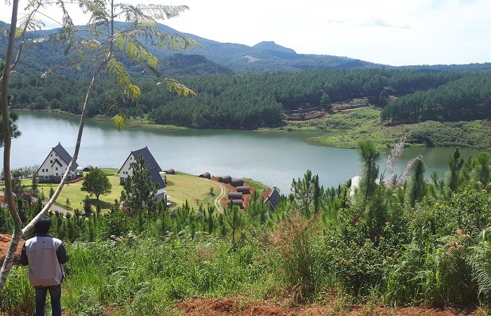 Hồ Tuyền Lâm lại bị xâm hại nghiêm trọng: Còn gì là danh thắng quốc gia? - Anh 1