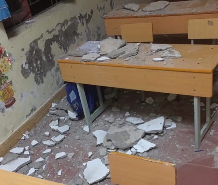 Hải Phòng: Bị vữa trần nhà rơi trúng đầu, 3 học sinh lớp 1 nhập viện cấp cứu - Anh 1