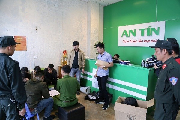 Liên tiếp triệt xóa các ổ nhóm tín dụng đen ở Hà Tĩnh - Anh 3