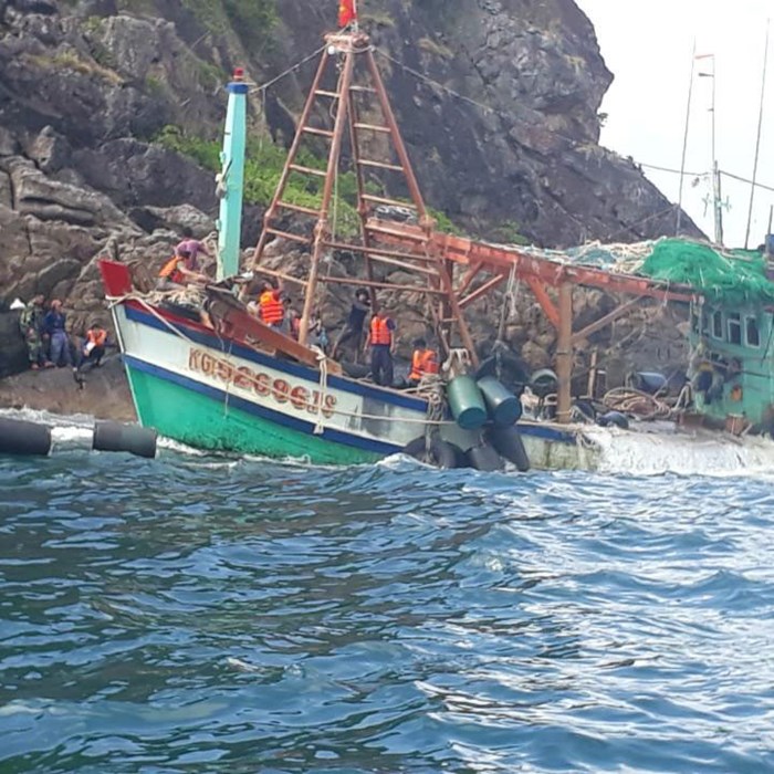 Kiên Giang: Khách du lịch còn kẹt lại đảo Nam Du do bão số 1 Pabuk - Anh 2