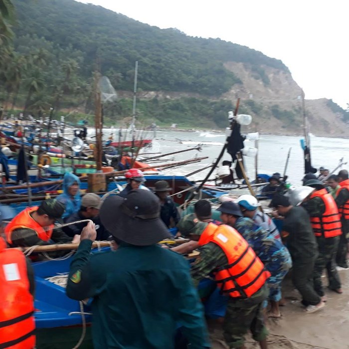 Kiên Giang: Nhiều tàu ghe tránh trú bão số 1 bị sóng đánh chìm - Anh 1