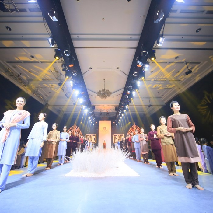 Độc, lạ đậm chất phật giáo trong show thời trang “Giác” - Anh 4