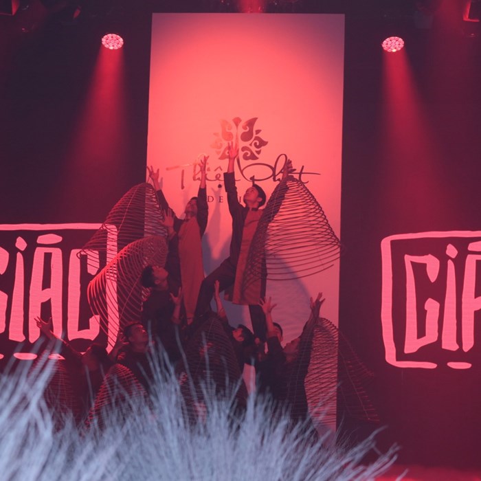 Độc, lạ đậm chất phật giáo trong show thời trang “Giác” - Anh 5