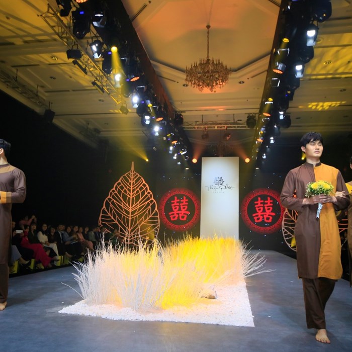 Độc, lạ đậm chất phật giáo trong show thời trang “Giác” - Anh 8