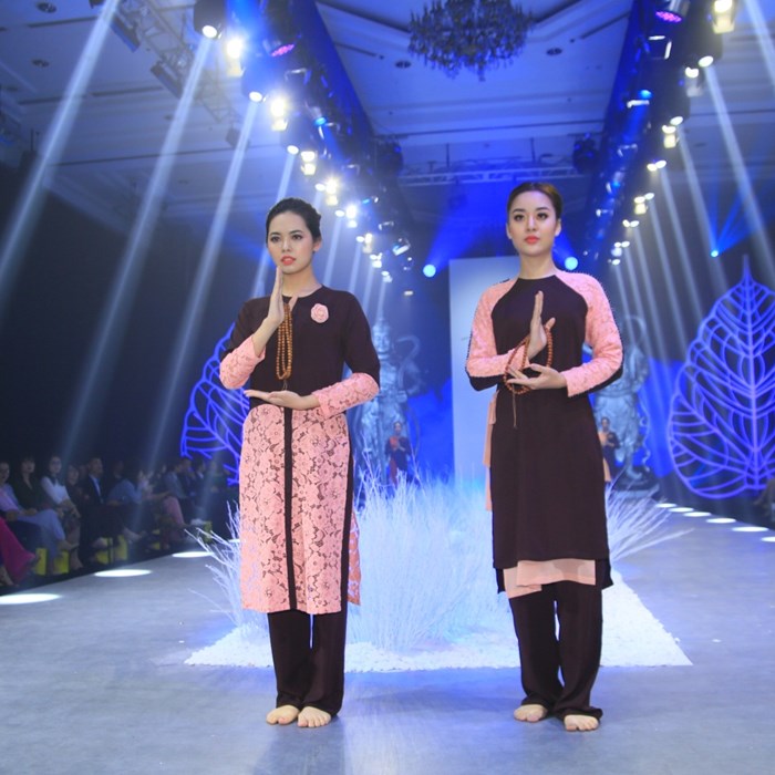 Độc, lạ đậm chất phật giáo trong show thời trang “Giác” - Anh 1