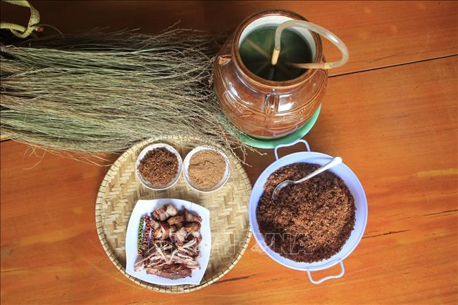 Thịt heo gác bếp - món ăn không thể thiếu của người Jrai trong ngày Tết - Anh 5