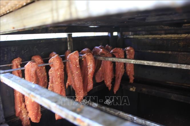 Thịt heo gác bếp - món ăn không thể thiếu của người Jrai trong ngày Tết - Anh 3