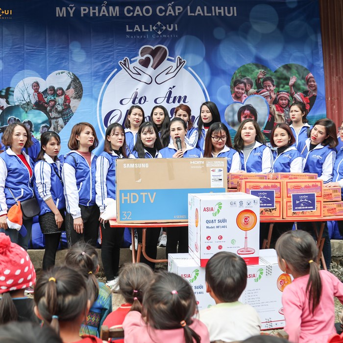 “Áo ấm cho em” mang Tết cho trẻ em nghèo vùng cao - Anh 4