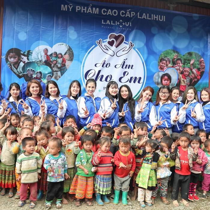 “Áo ấm cho em” mang Tết cho trẻ em nghèo vùng cao - Anh 2