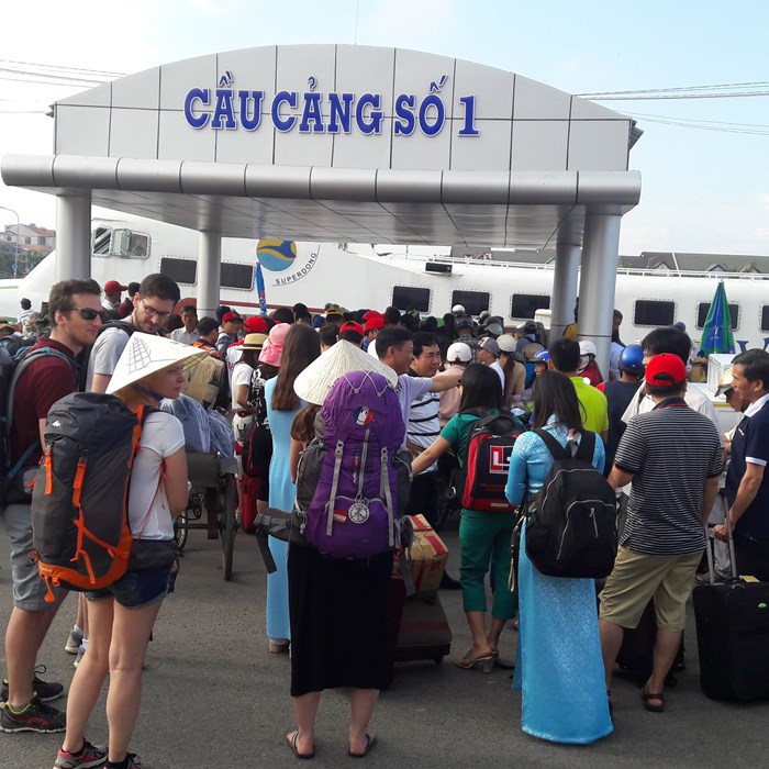 Kiên Giang không tăng giá vé tàu đi các đảo trong dịp Tết - Anh 1