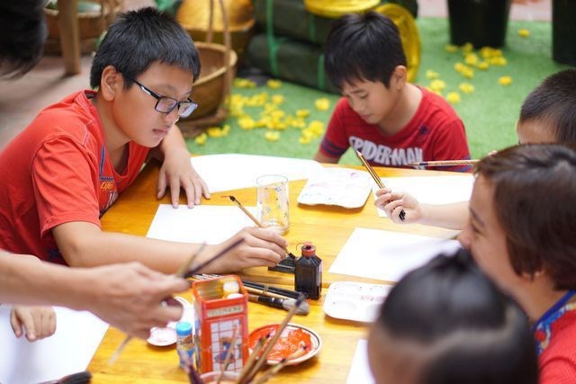 Con nghỉ Tết 16 ngày, phụ huynh liêu xiêu - Anh 1