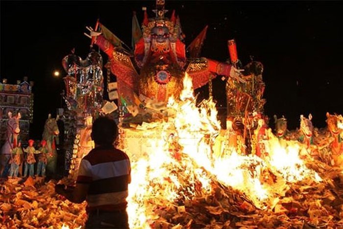 Bộ VHTTDL:  Yêu cầu hạn chế kinh doanh đồ mã không phù hợp với thuần phong mỹ tục - Anh 3