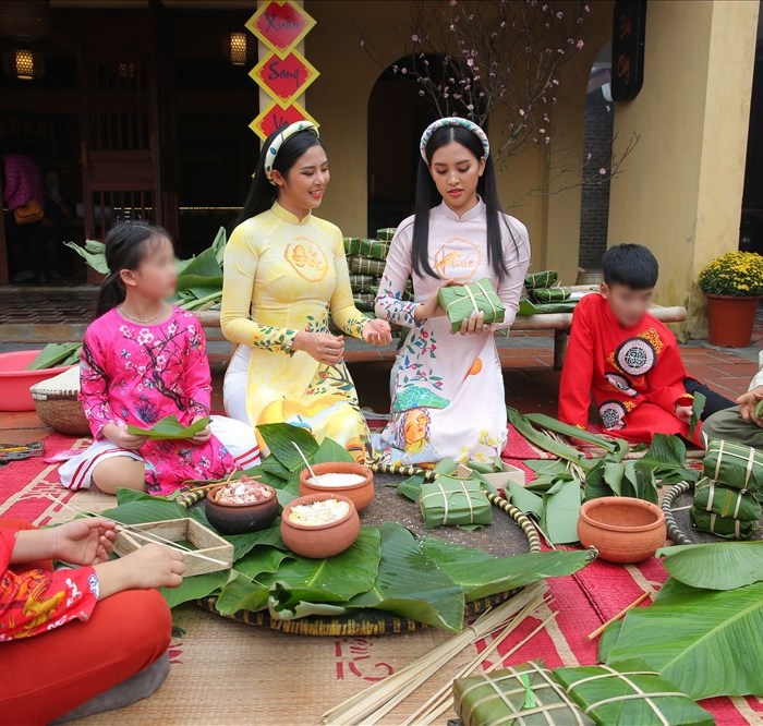 30 Tết, Hoa hậu Tiểu Vy và Ngọc Hân 