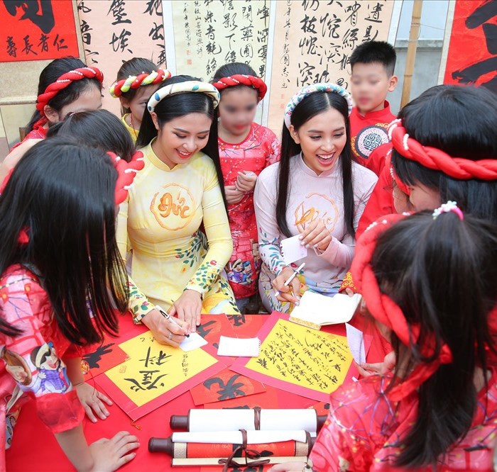 30 Tết, Hoa hậu Tiểu Vy và Ngọc Hân 