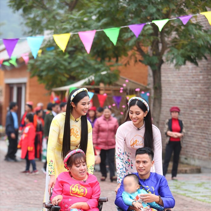 30 Tết, Hoa hậu Tiểu Vy và Ngọc Hân 