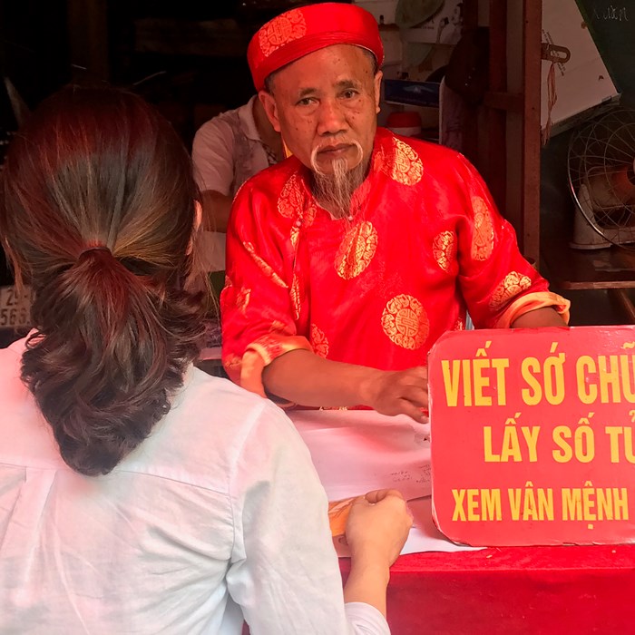 Đội nắng, người dân chen chúc đổ về lễ Phủ Tây Hồ đầu năm - Anh 8