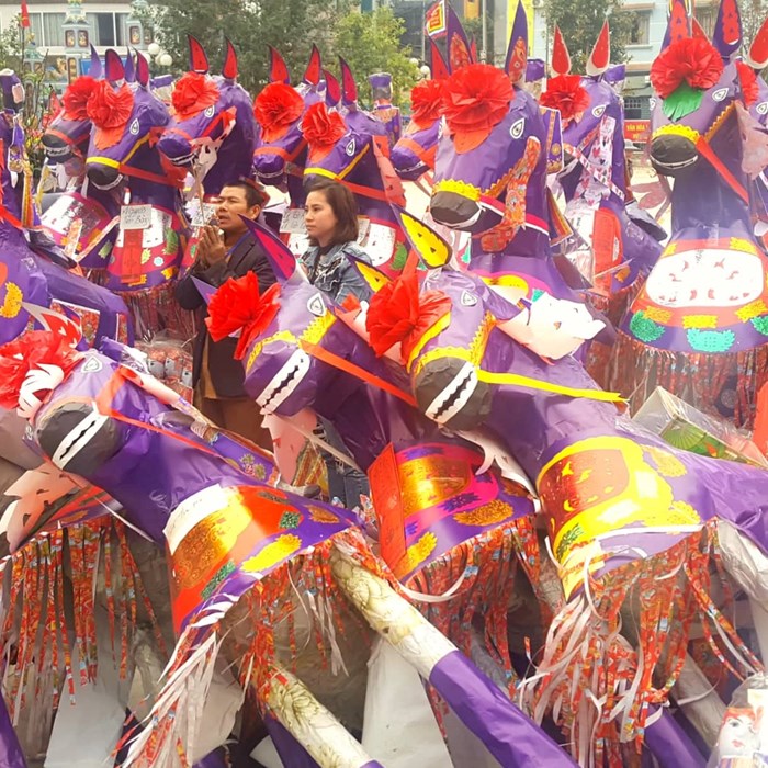 Đồ mã khủng “bủa vây” di tích đền Bảo  Hà - Anh 1